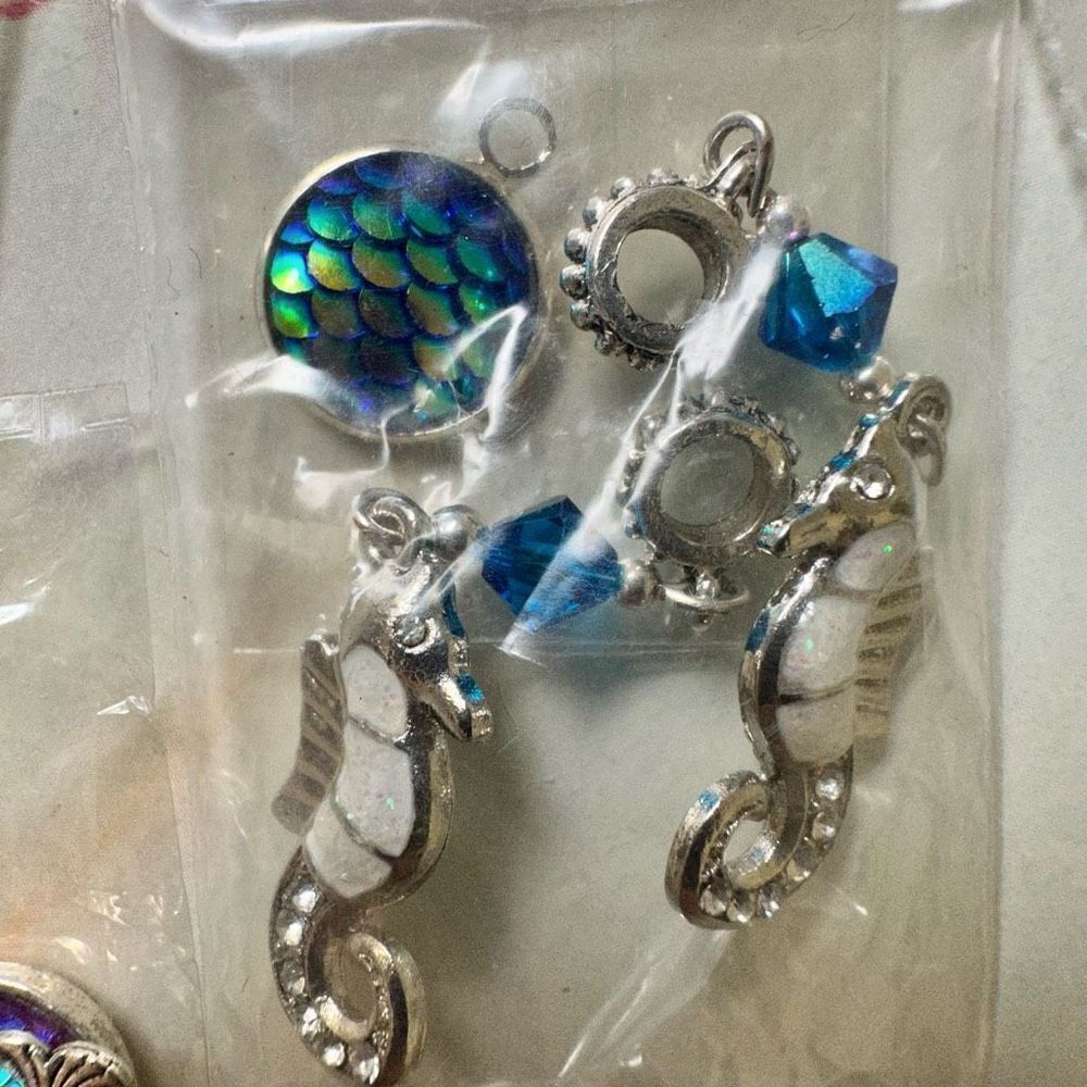 New keychain bundle of 5 - Picture 4 of 7